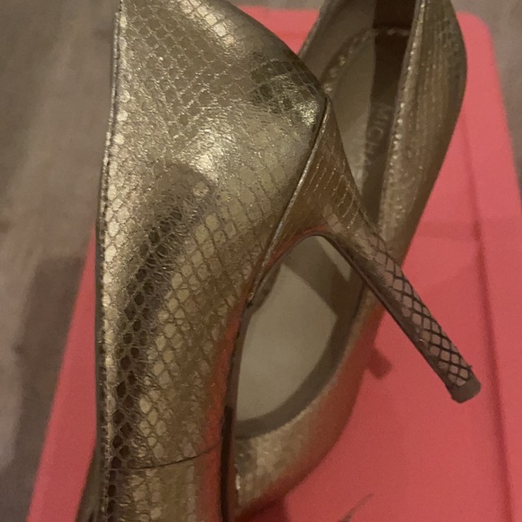 BARLEY WORN ✨✨✨ MICHAEL KORS SHOES - Picture 6 of 6